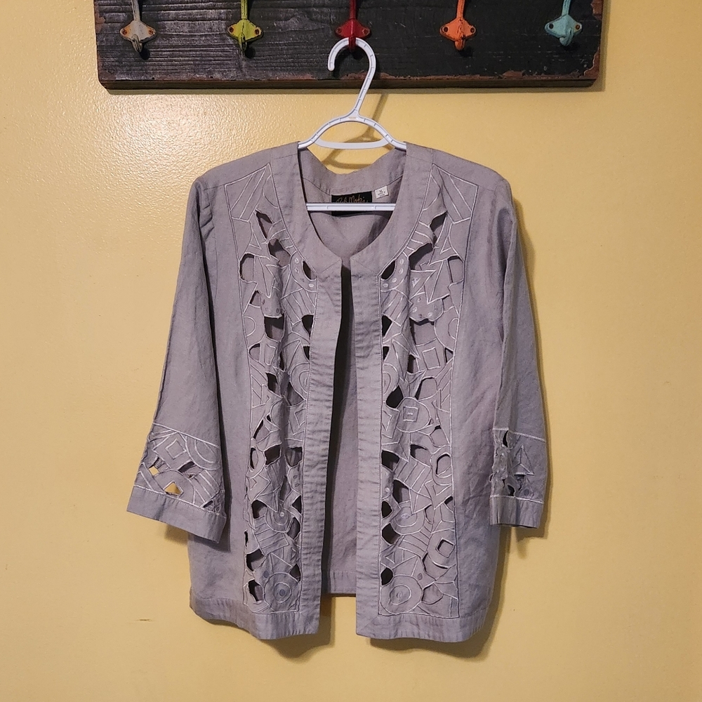 Bob Mackie women's grey cookie cutter shirt. Size XL